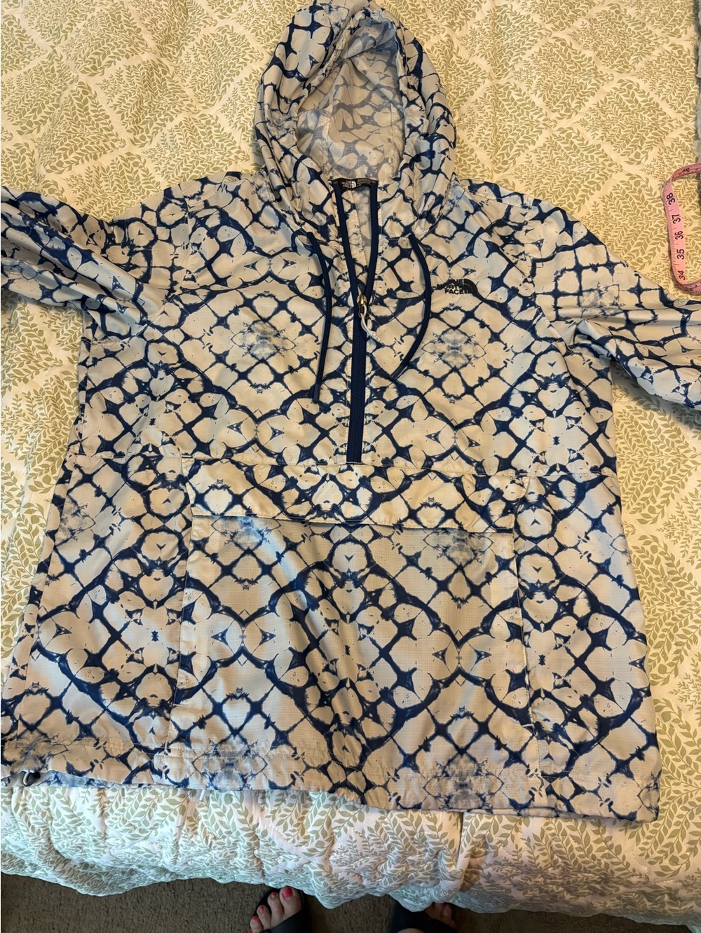 The North Face Blue White Geometric Print Hooded Windbreaker Anorak
